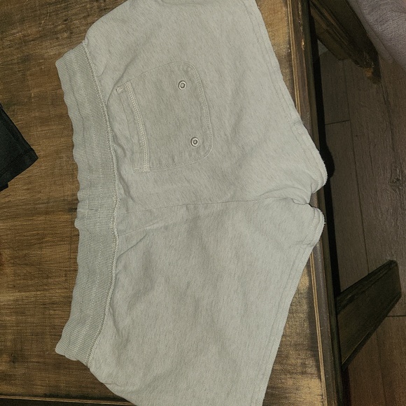 Shorts - Picture 3 of 4